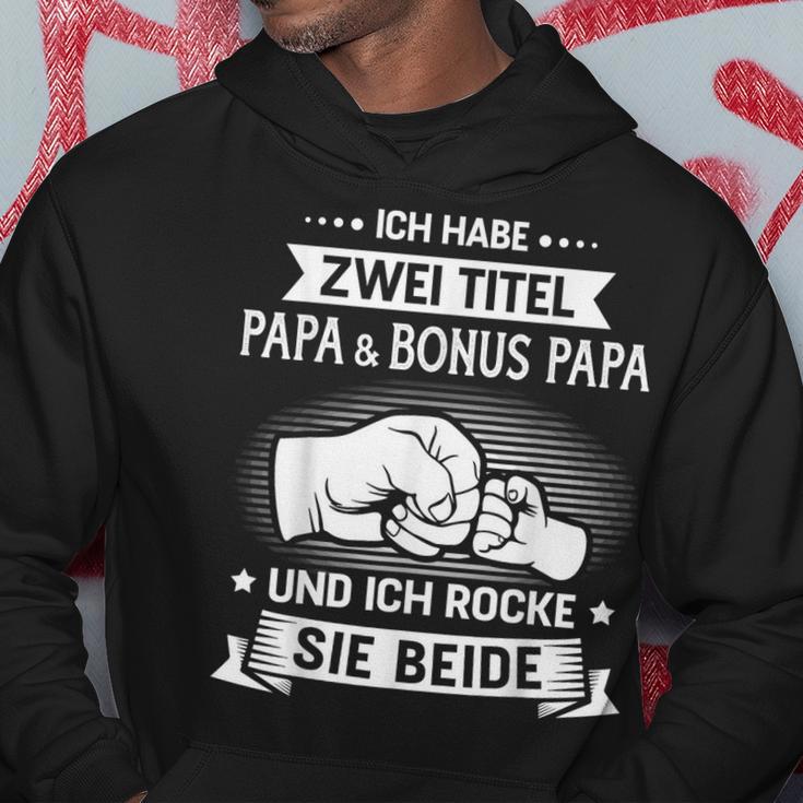 Zwei Titel Bonus Papa Rocke Zumatertag Für Stiefvater Kapuzenpullover Lustige Geschenke