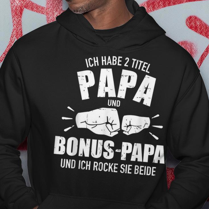 Zwei Titel Papa Und Bonus Papa Und Rocke Sie Both Fiste Hoodie Lustige Geschenke