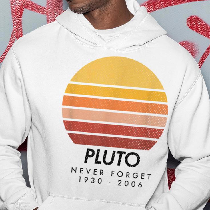 Vintage Never Forget Pluto Retro Astronomy Space Hoodie Lustige Geschenke