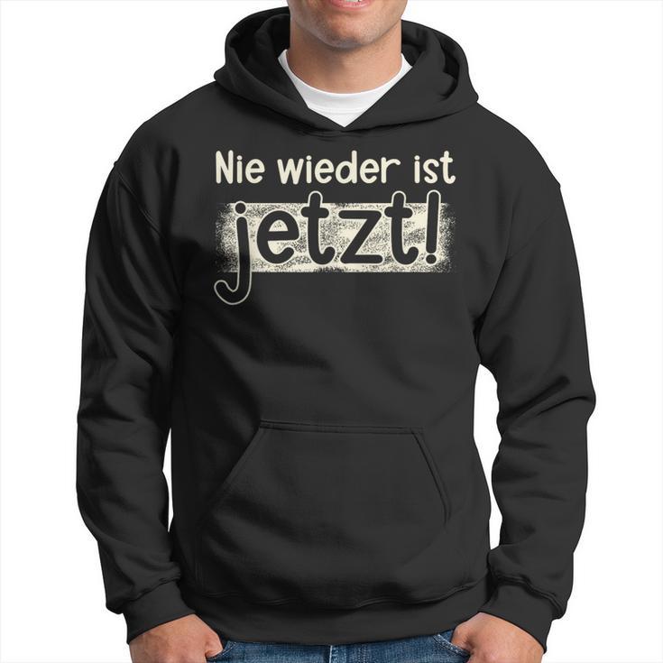 Herren Hoodie Nie wieder ist jetzt! Motivationsdesign in Schwarz