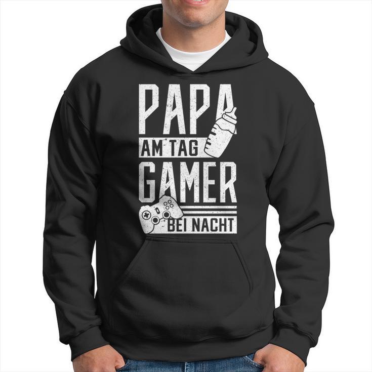 Papa Am Tag Gamer In Der Nacht Geschenk Dadatertag Kapuzenpullover