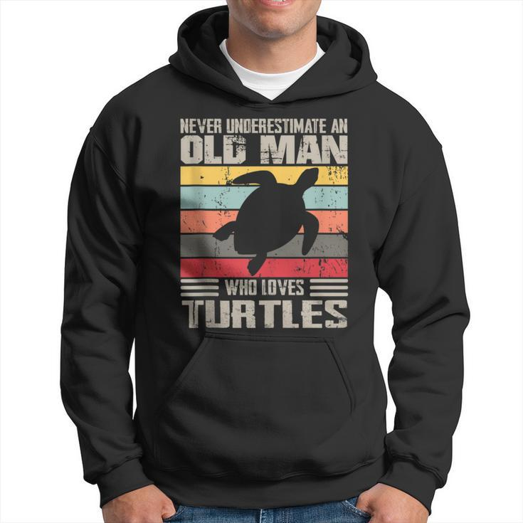 Vintage Never Underestimate An Old Man Who Loves Turtles Hoodie