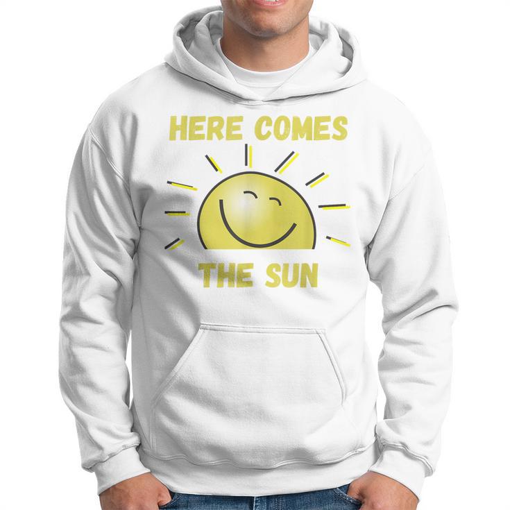 Lustig Hier Kommt Die Sonne Sonnenschein Sonnige Tage Sommer Frühling Hoodie