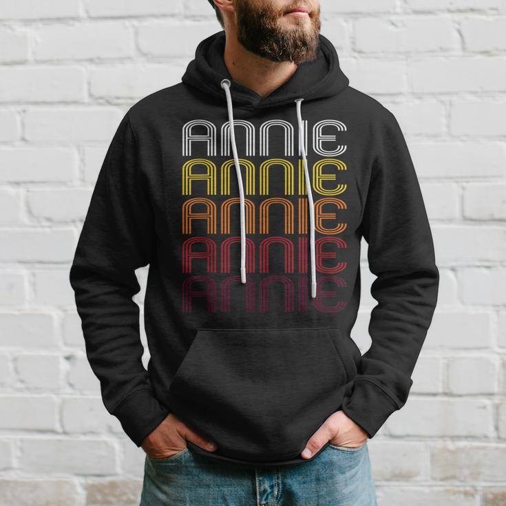 Annie Retro Wordmark Pattern – Vintage Style Hoodie Geschenke für Ihn