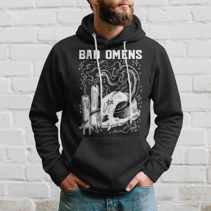 Bad Omen Snake And Skull Bad Omen Hoodie Geschenke für Ihn