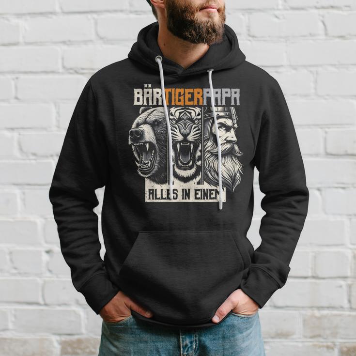 Bärtigerpapa Bartollbart Bär Tigerater Bärtigermann Papa Kapuzenpullover Geschenke für Ihn