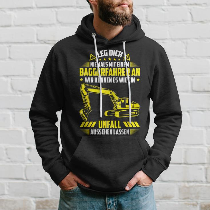 Cool Digger Driver Leg Dich Nie Mit Einem Ein Ein Digger Driver An Kapuzenpullover Geschenke für Ihn