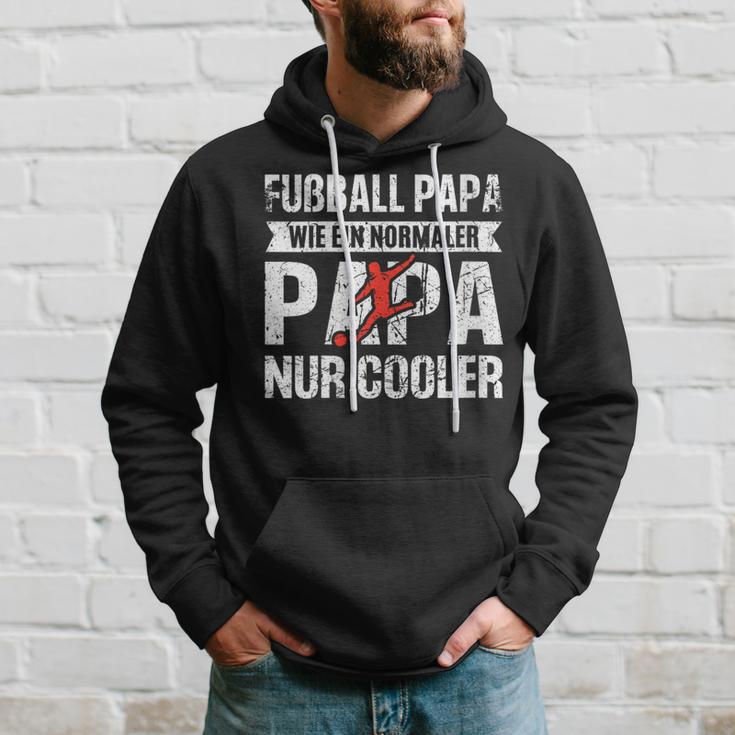 Damen Fußball Papa Wie Normaler Papa Nur Cooleratertag Papa Mit-Ausschnitt Kapuzenpullover Geschenke für Ihn