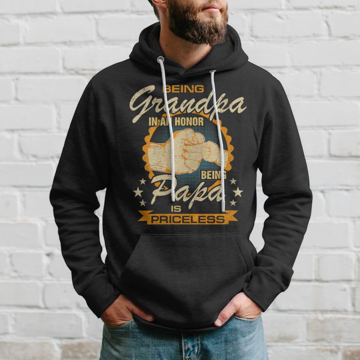 Damen Being Grandpa Is An Honor Being Papa Is Priceless Best Dad Mit-Ausschnitt Kapuzenpullover Geschenke für Ihn