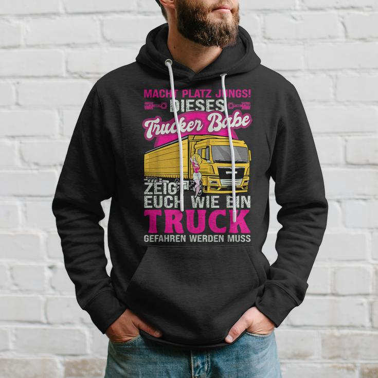 Dieses Trucker Babe Shows Euch Wie Ein Truck Gefahren Wird Hoodie Geschenke für Ihn