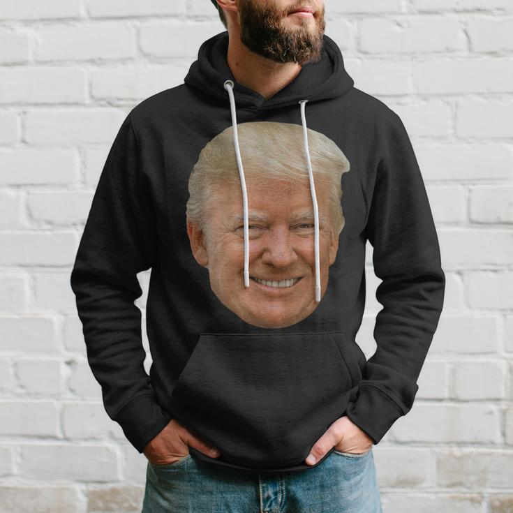 Donald J Trump Das Gesicht Des Präsidenten Auf Einem Meme Kapuzenpullover Geschenke für Ihn