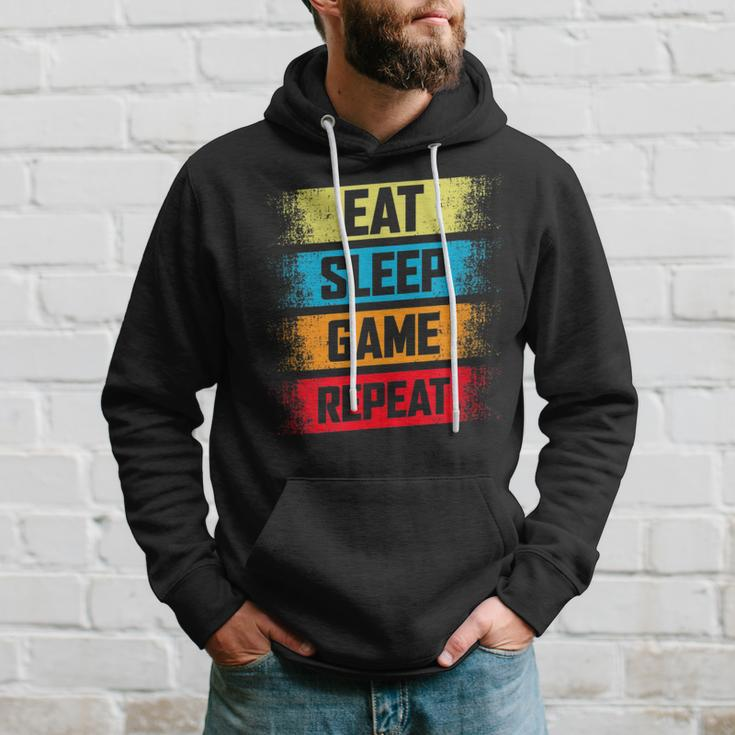 Eat Sleep Game Repeat Gaming Hoodie Geschenke für Ihn