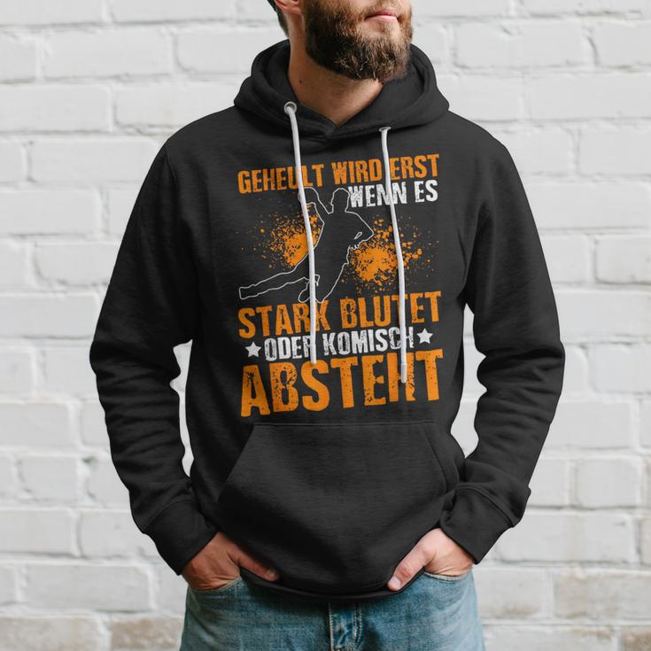 Geheult Wird Erst Wenn Es Stark Blutet Oder Komisch Absteht Hoodie Geschenke für Ihn