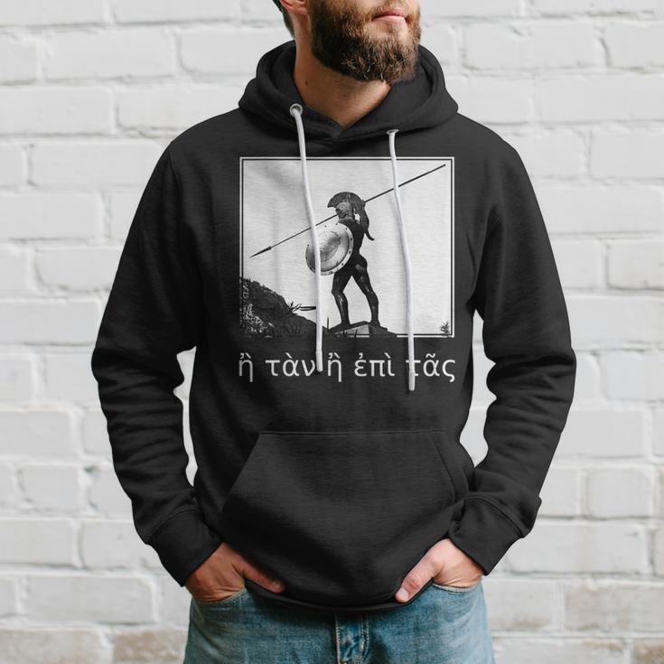 H Tan H Epi Tas Spartan Warrior Helmet Ancient Greek Saying Hoodie Gifts for Him