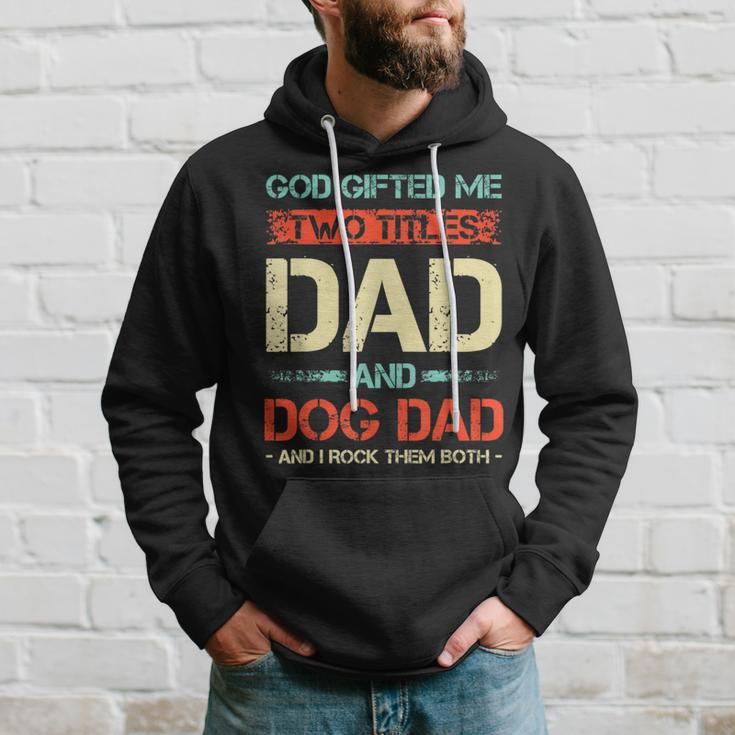 Herren God Hat Mir Zwei Titel Geschenkt Papa Und Hund Papa Lustigerater Kapuzenpullover Geschenke für Ihn