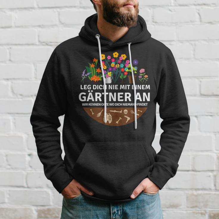 Leg Dich Nie Mit Einer Gärtner Und Garten Gärtnerei Hoodie Geschenke für Ihn