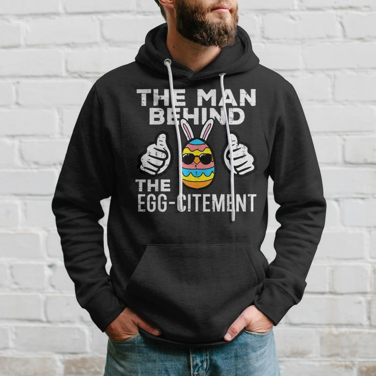 Man Behind Eggcitement Easter Pregnancy Announcement Dad Hoodie Gifts for Him