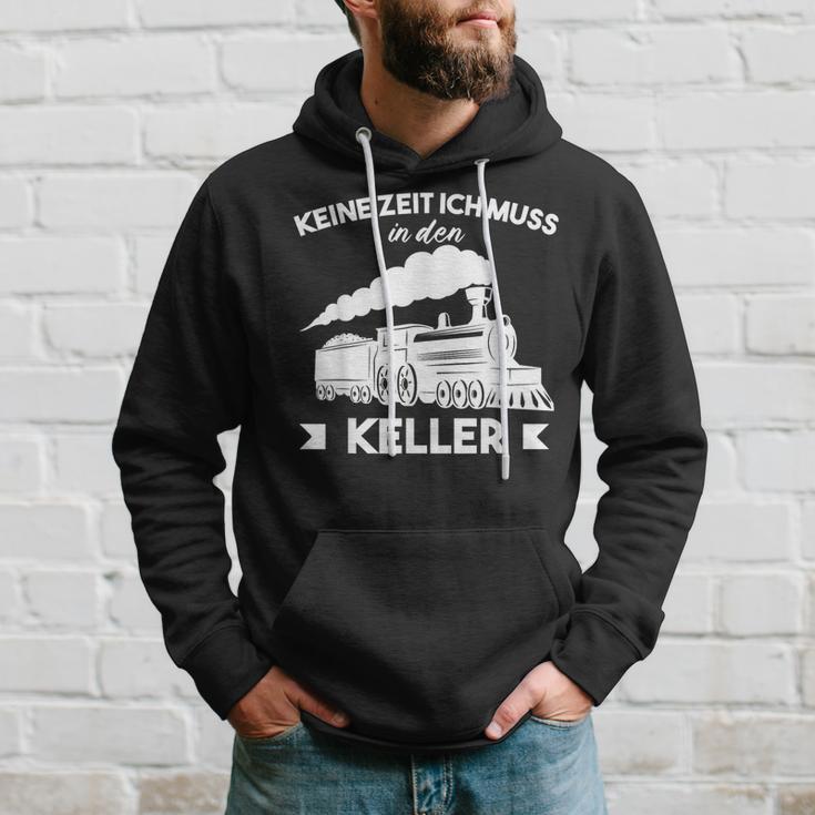 Modellbahn Ich Muss In Keller Hoodie Geschenke für Ihn