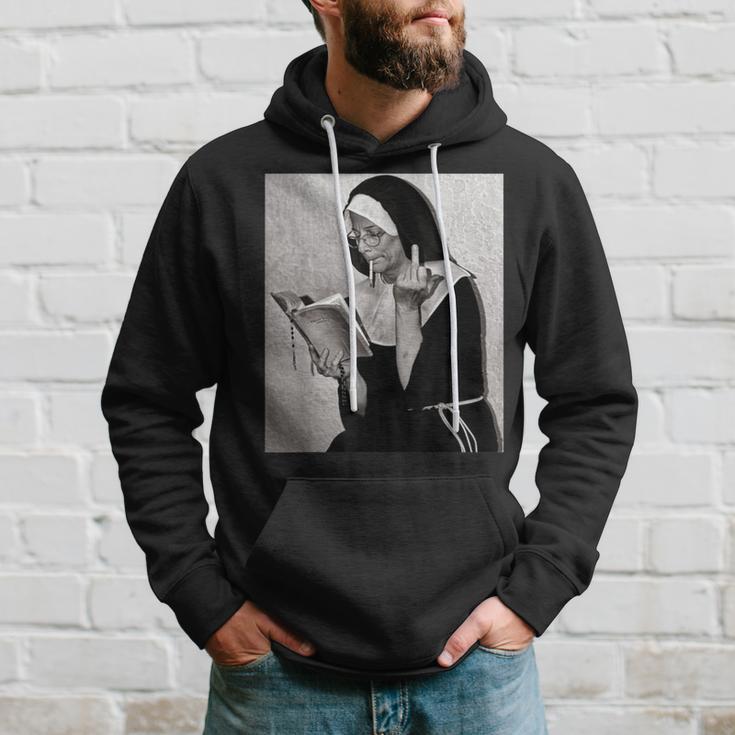 Nun Middle Finger Attitude Novelty Nun Unholy Hoodie Geschenke für Ihn