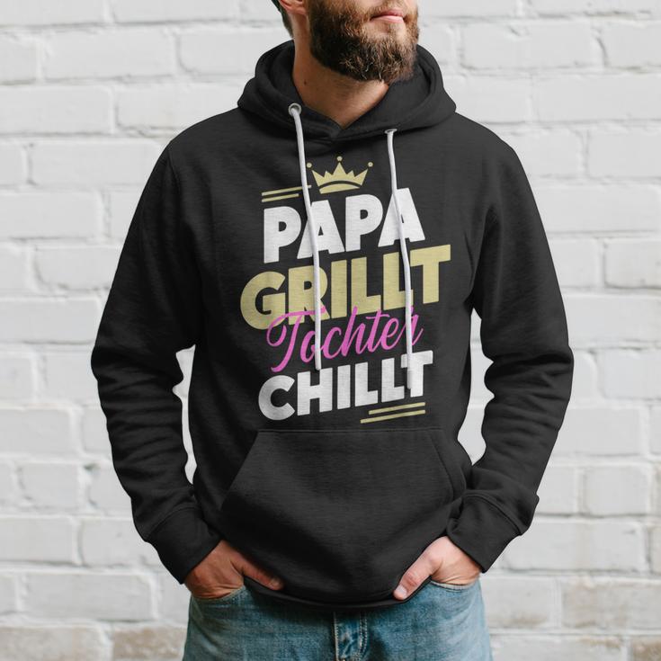 Papa Grillt Tochter Chilltatertag Outdoor Grillen Fan Kapuzenpullover Geschenke für Ihn