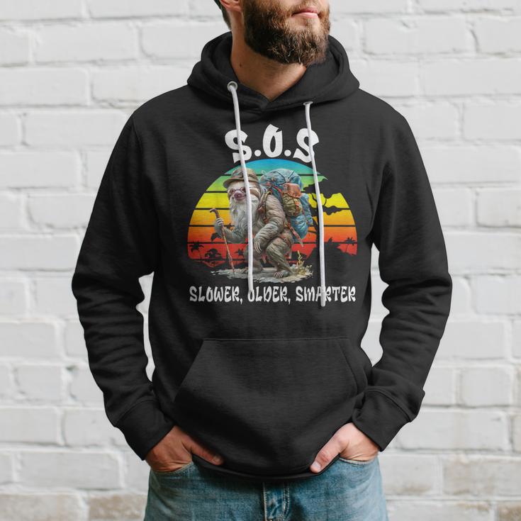 SOS Slower Older Smarter Wandern Faultier Abenteuer Hoodie Geschenke für Ihn