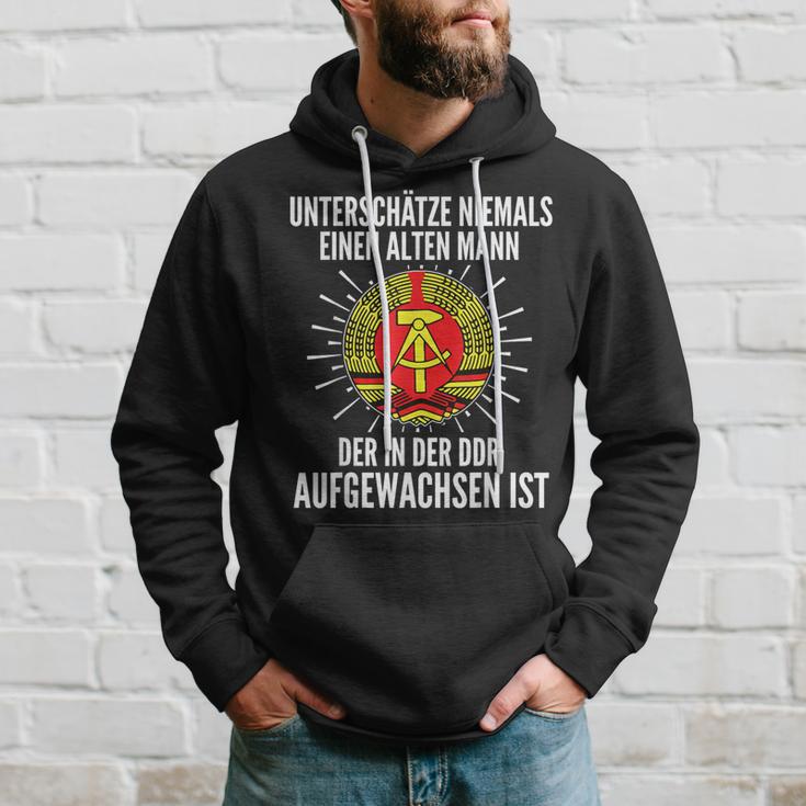 Underschatz Niemals Einen Alte Mann Der In Der Ddr S Hoodie Geschenke für Ihn