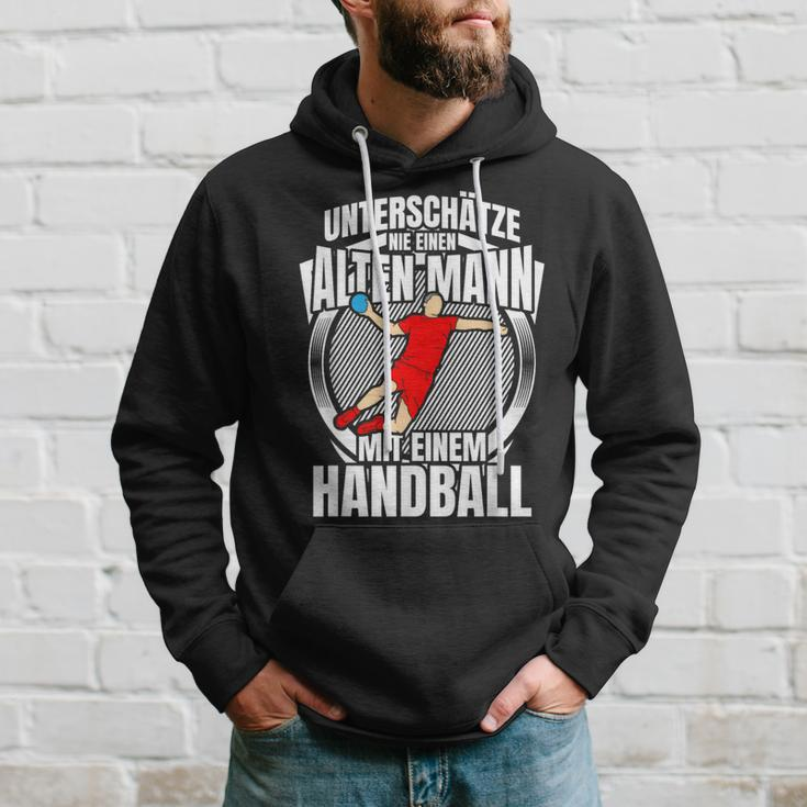 Unterschätze Nie Einen Alten Mann Handball Hoodie Geschenke für Ihn
