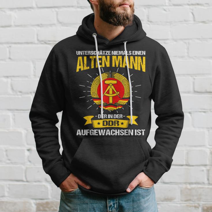 Unterschätze Niemals Ein Alten Mann Ddr East Dutschland Hoodie Geschenke für Ihn