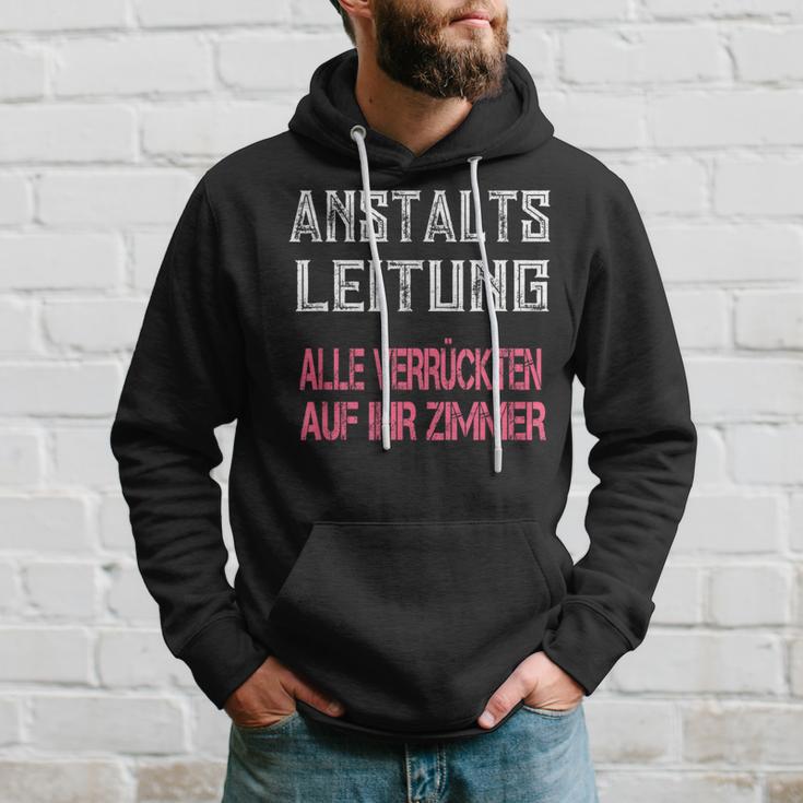 Verrückte Klapsmühle Anstaltsleitung Black Hoodie Geschenke für Ihn