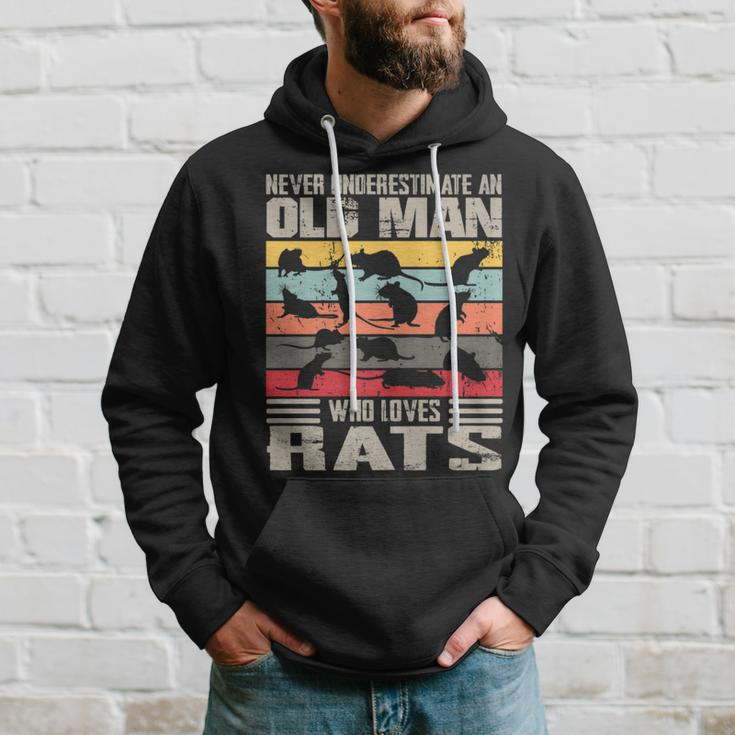 Vintage Never Underestimate An Old Man Who Loves Rats Cute Hoodie Gifts for Him