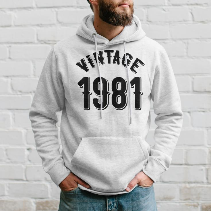 43Rd Birthday Awesome Since 1981 Decorations Vintage Retro Hoodie Gifts for Him