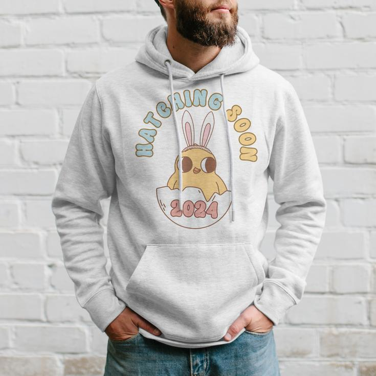 Groovy Hatching Soon Pregnancy Easter Pregnancy Announcement Hoodie Gifts for Him