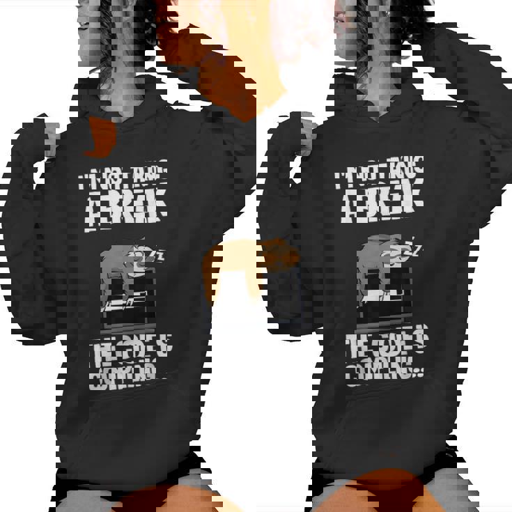 The Code Is Compiling Coder Sloth Coding Programmateur Amusant Sweat à capuche femme