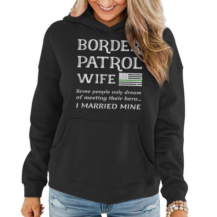 Proud Border Patrol Agent Wife Thin Green Line Us Flag Wives Women Hoodie