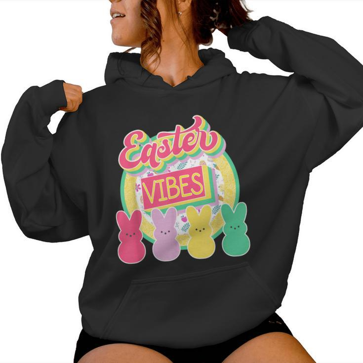 Retro Groovy Easter Vibes Bunny Rabbit Hunting Eggs Family Women Hoodie