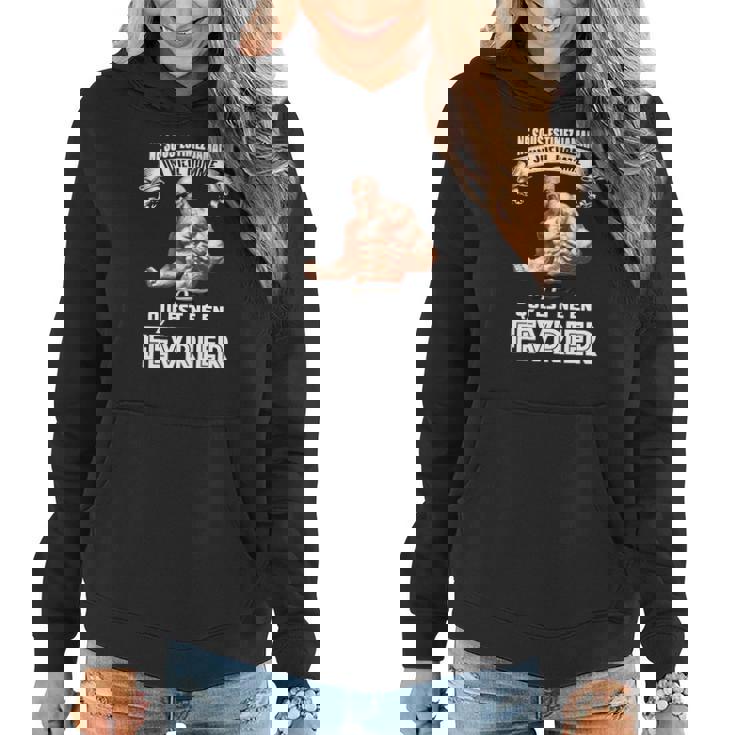 Un Vieil Homme Qui Est Ne En Fevrier T-Shirt Sweat à capuche femme