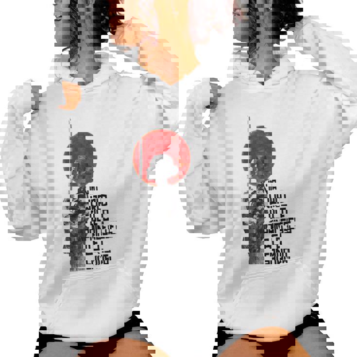 En Un Mundo Lleno De Princesas Ser Un Samurai Japonesa Sudadera con capucha para mujer