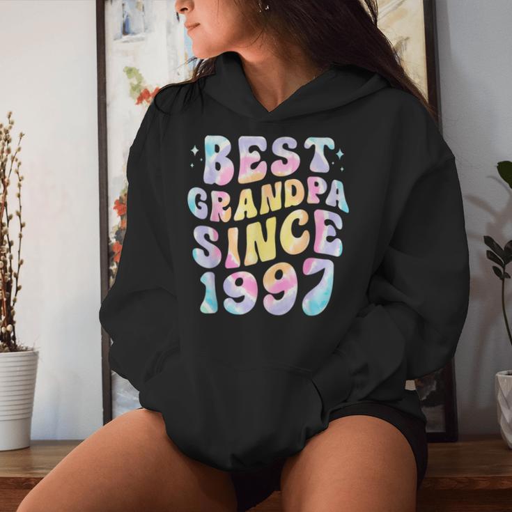 Bester Opa Seit 1997 Groovy Tie Dye Papa Birthday Lustig Kapuzenpullover für Damen Geschenke für Sie