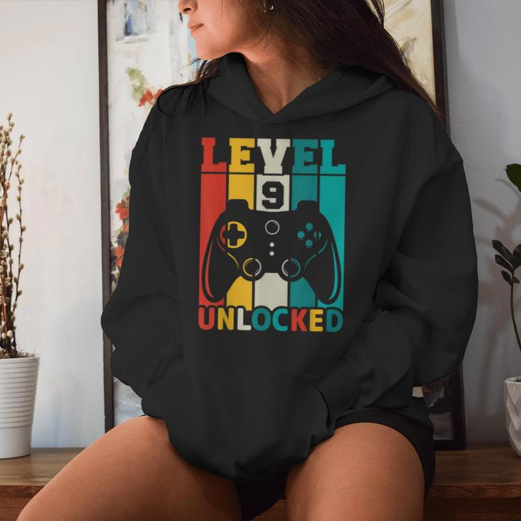 Gaming Vintage 9Th Birthday 9 Year Old Boy Girl Gamer Women Hoodie Gifts for Her