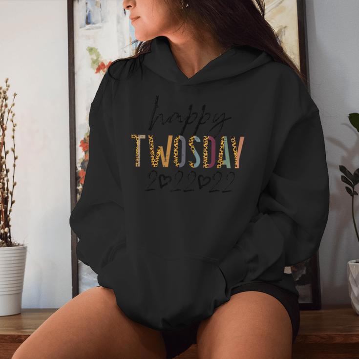 Happy Twosday 2-22-22 Leopard Twos Day 2022 Teacher Women Women Hoodie Gifts for Her