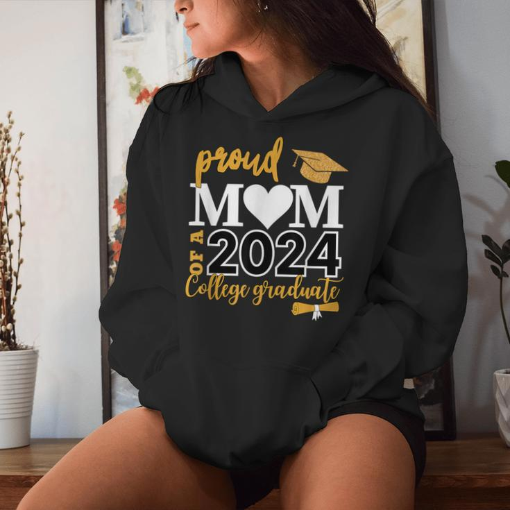 Loving Mom 2024 My Mom Is A Proud 2024 College Graduate Women Hoodie Gifts for Her