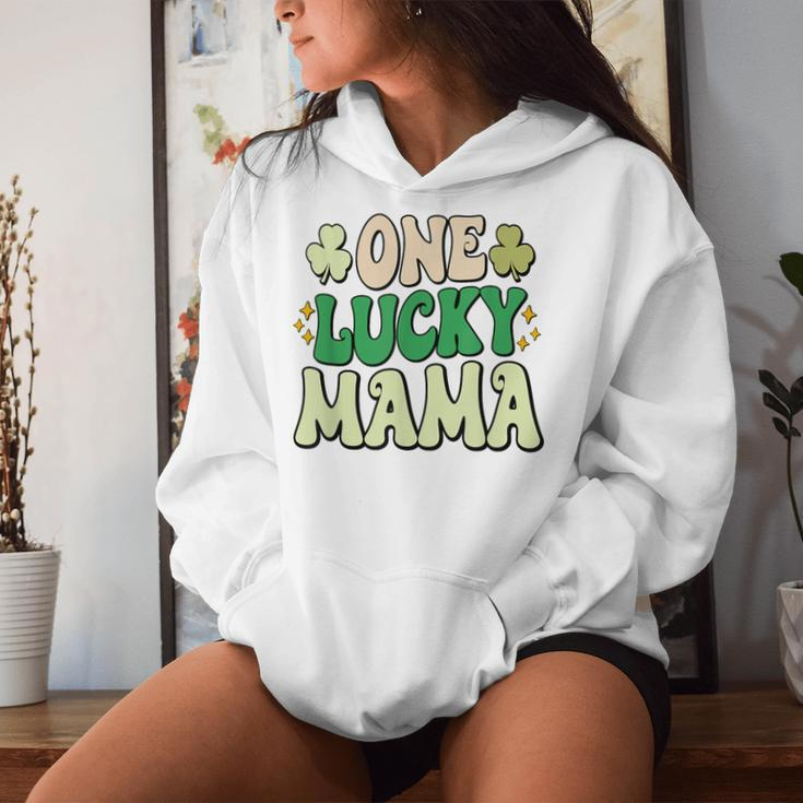 One Lucky Mama Groovy Retro Mama St Patrick's Day Women Hoodie Gifts for Her