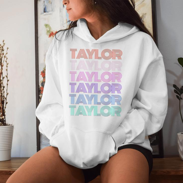 Retro Taylor Girl Boy First Name Pink Groovy Birthday Party Women Hoodie Gifts for Her
