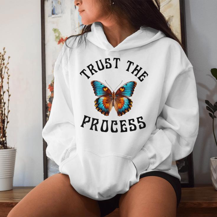 Trust The Process X Butterflyertraue Auf Prozess Backprint Kapuzenpullover für Damen Geschenke für Sie