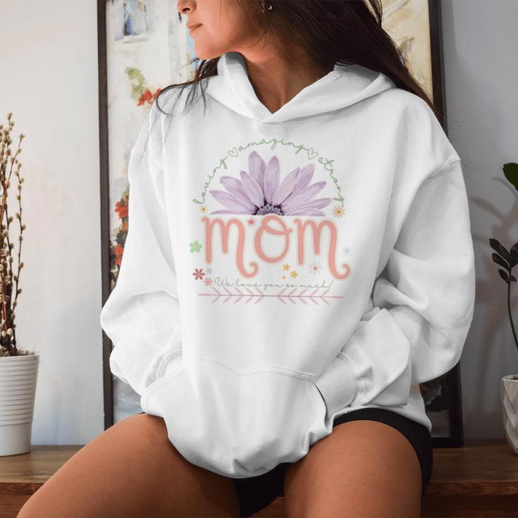 Unglaublich Fürsorglich Liebevoll Starke Mama Mama Mama Wir Lieben Dich Kapuzenpullover für Damen Geschenke für Sie