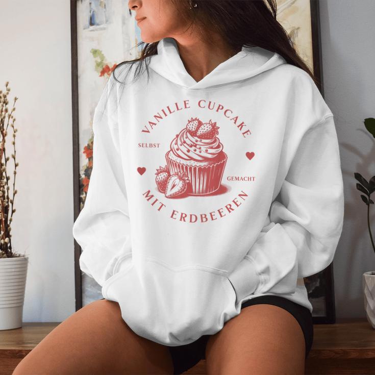 Vanille Cupcake Mit Erdbeeren Auf Dem Rücken Kapuzenpullover für Damen Geschenke für Sie