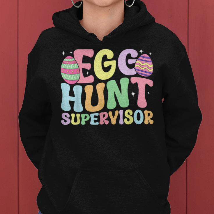 Egg Hunt Supervisor Retro Egg Hunting Party Mom Dad Easter Women Hoodie