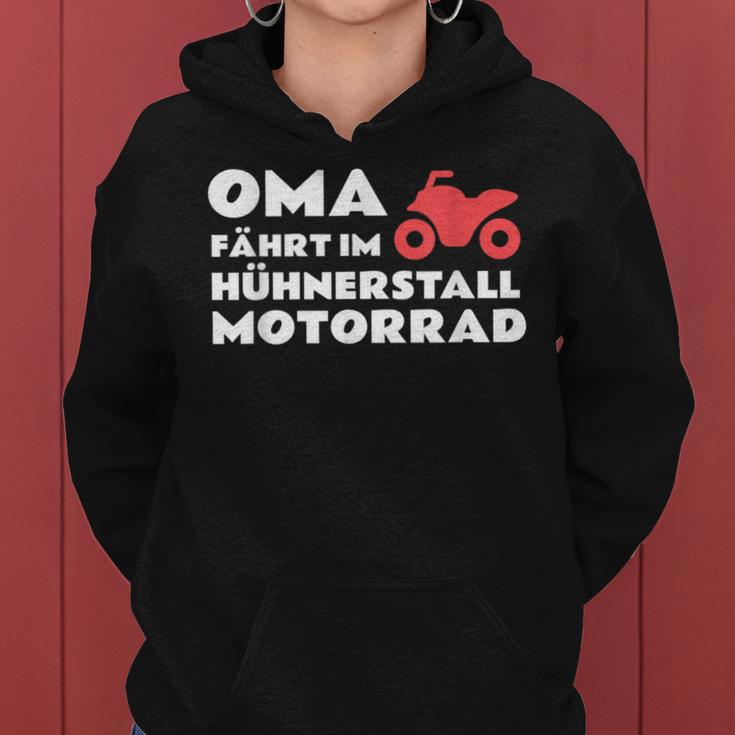 With Grandma Rides Im Hühnerstall Motif Kapuzenpullover für Damen