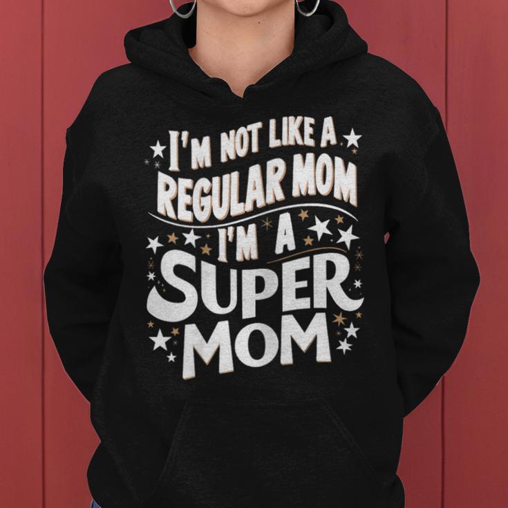 I'm Not Like A Regular Mom I'm A Super Mom Mum Día De La Madre Sudadera con capucha para mujer