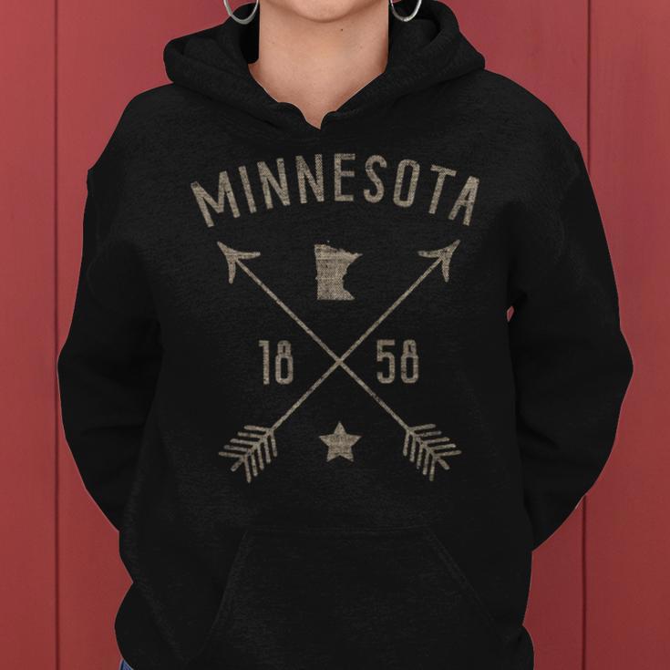 Vintage Minnesota Distressed Home State Map Boho Arrows Women Hoodie